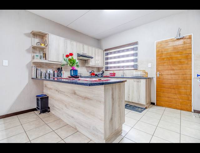 2 BEDROOM APARTMENT RENTED IN WILGEHEUWEL